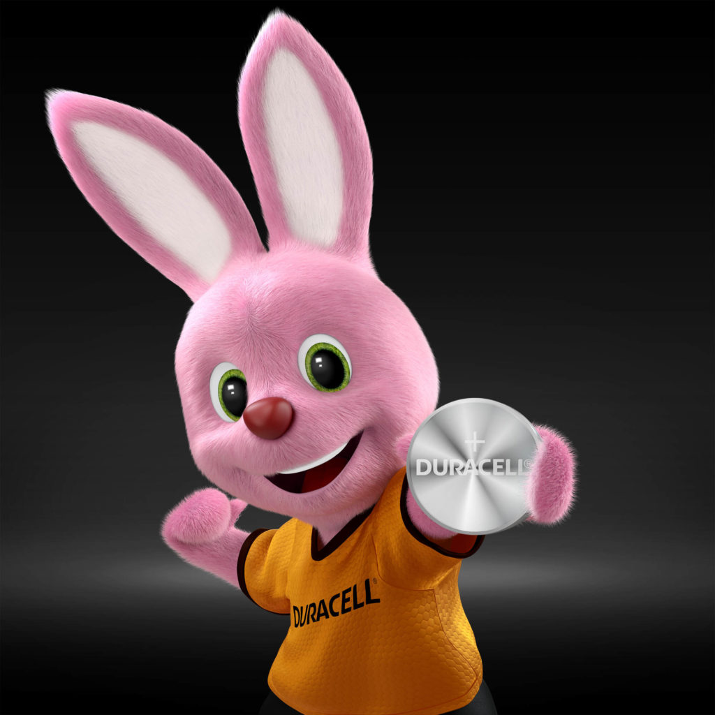 Le lapin Duracell présente une pile bouton alcaline spécialisée LR43