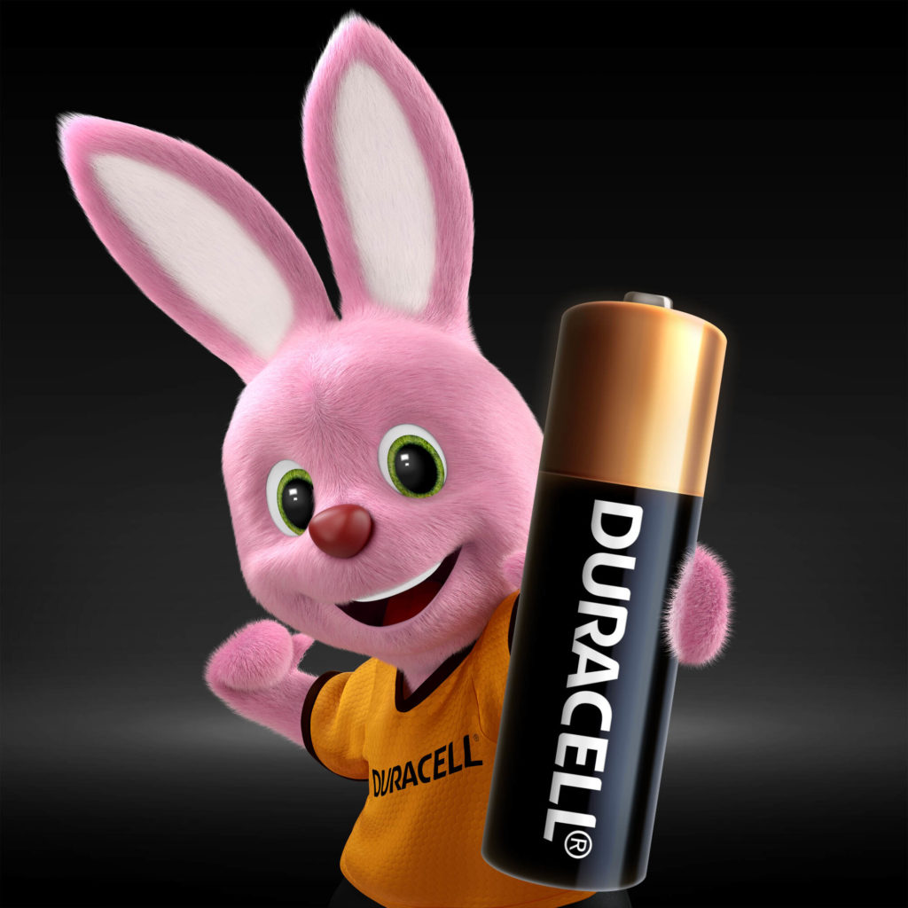 Bunny présente la pile Duracell Specialty Alkaline MN27 de taille 12V